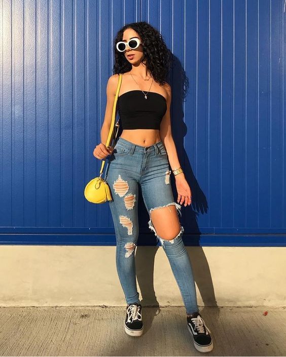 Quần jean rách skinny phối với áo crop