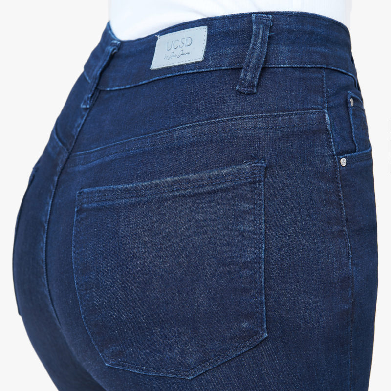 Hình ảnh sản phẩm Quần Jean nữ lưng cao Hiệu AAAJean màu xanh đen chụp hông phía sau