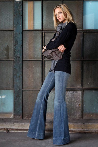 Ý tưởng phối đồ với quần jean ống loe cho phụ nữ hiện đại