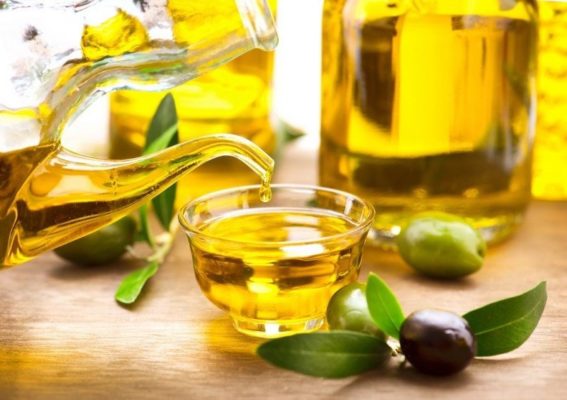 Cách chữa thâm môi, dưỡng môi hồng bằng dầu olive