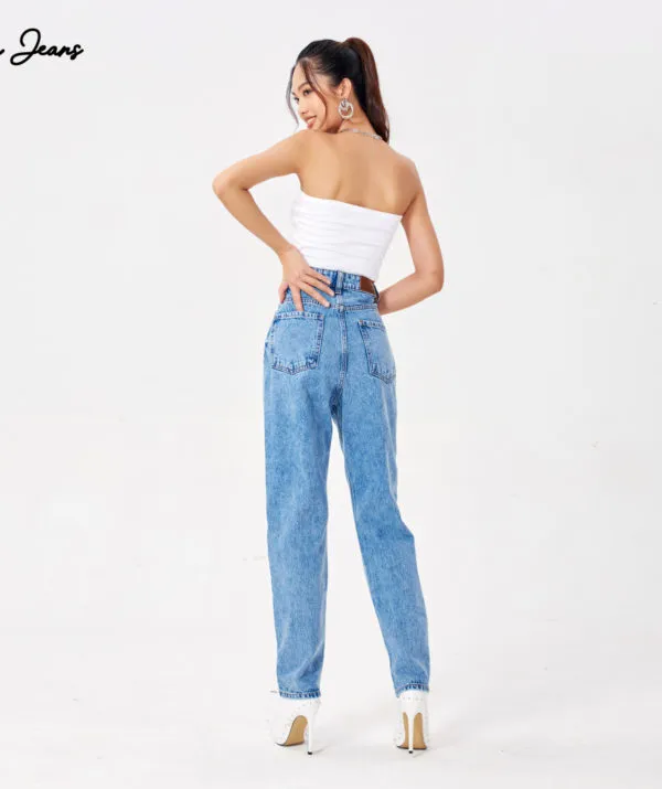 Quần Mom Jeans Lưng Cao Màu Classic Blue, dáng nghiêng