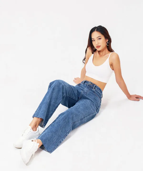 Quần Jean Ống Rộng Lưng Cao, màu Sapphire Blue, dáng ngồi, phối áo ống trắng