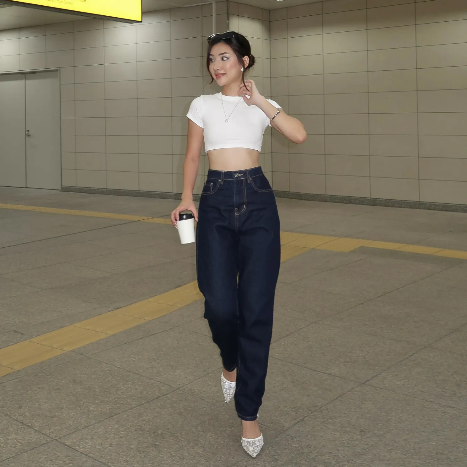 Quần Mom Jeans Lưng Cao Màu Indigo - ảnh 10