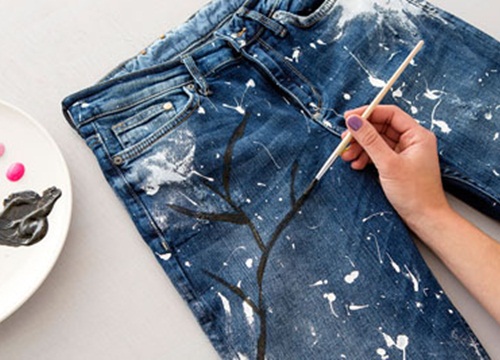 Video: Biến hóa quần jean cũ thành váy denim sành điệu