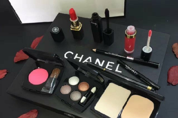 Review chi tiết 9 món trong bộ trang điểm Chanel cao cấp