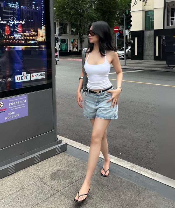 Quần Short Denim Nữ Lưng Vừa Classic Cut Màu Morning Blue - ảnh 9