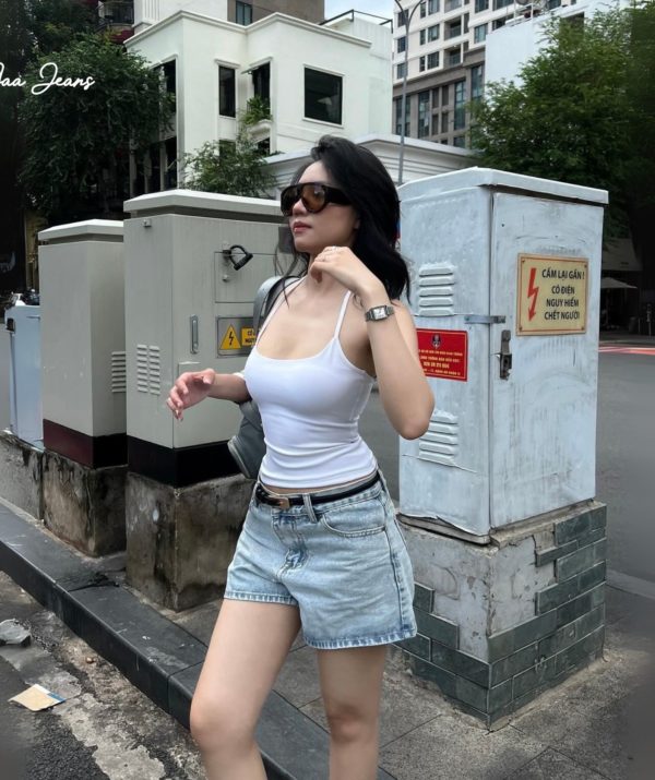 Quần Short Denim Nữ Lưng Vừa Classic Cut Màu Morning Blue - ảnh 7