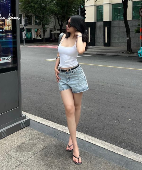 Quần Short Denim Nữ Lưng Vừa Classic Cut Màu Morning Blue - ảnh 2