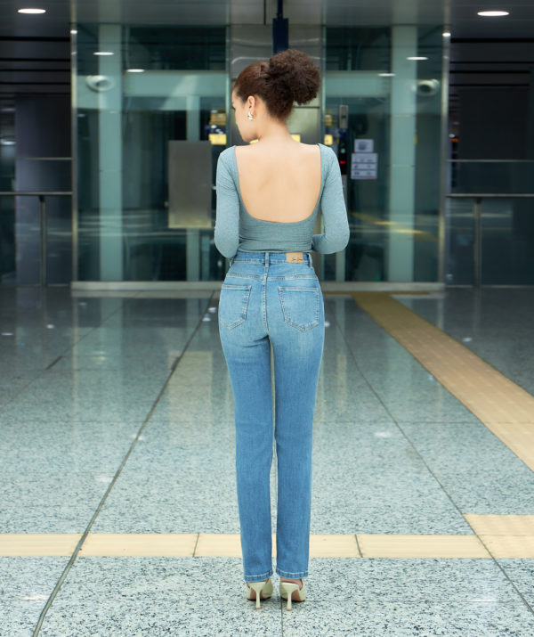 Quần Jean Ống Đứng Lưng Cao Dáng Slim Classic Blue - ảnh 2