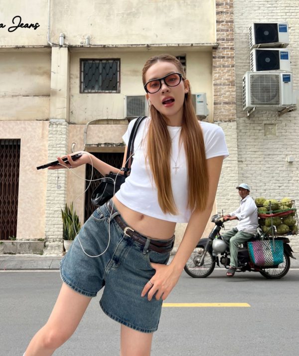 Quần Short Denim Nữ Lưng Vừa Classic Cut Màu Holiday Blue - ảnh 2