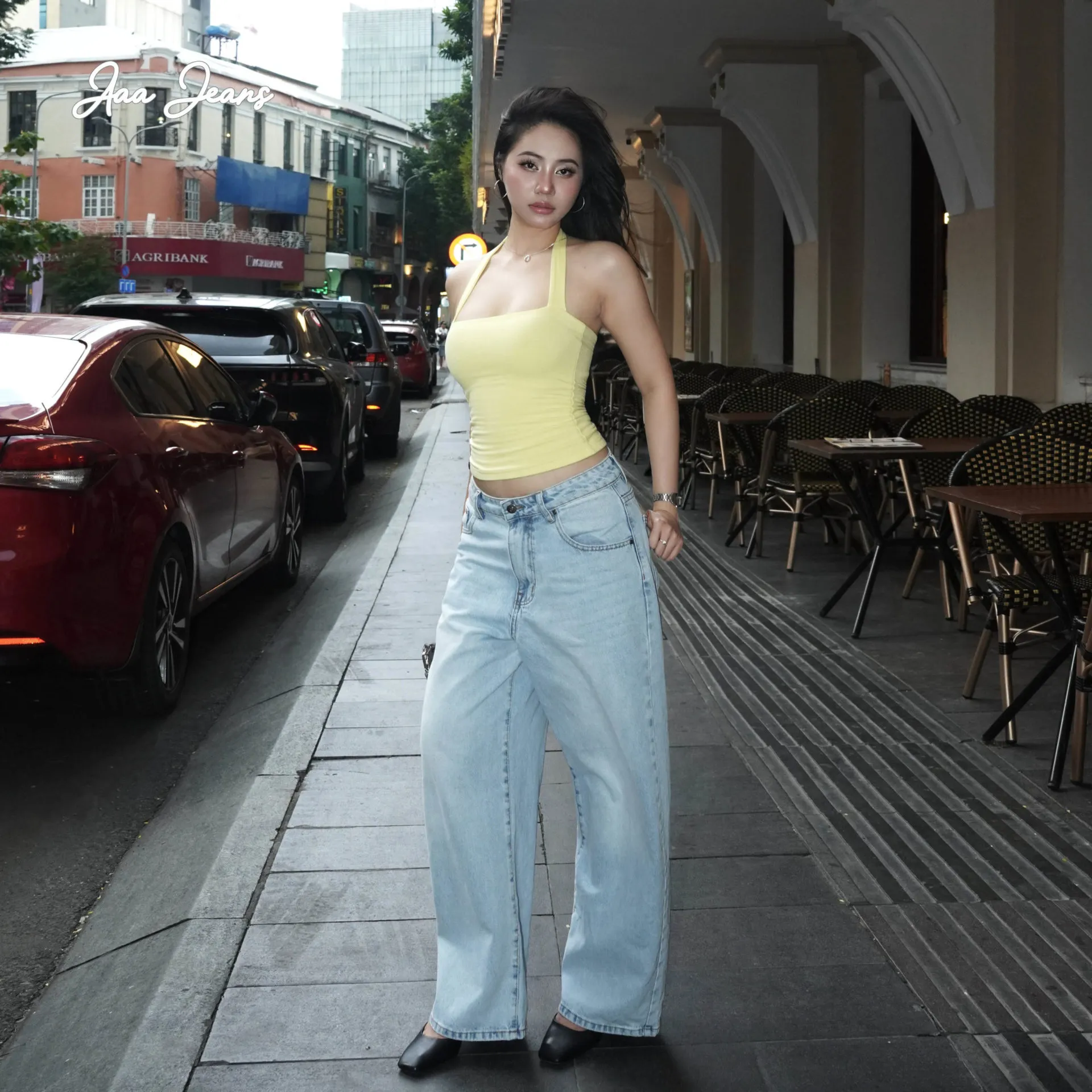 Quần jeans ống rộng balloon màu Lila Blue, dáng nghiêng – người mẫu cao 1m6, 50kg, mặc size 28